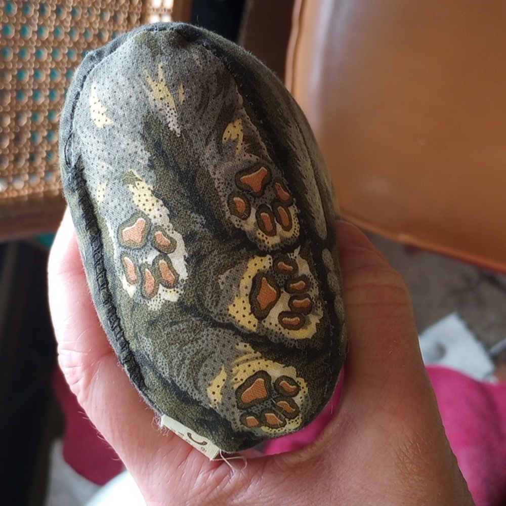 Small Cat Shaped Accent Pillow, Tiger Tabby Feline Kitten, Red Ribbon, Vintage - Picture 3 of 4